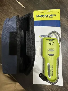 19-7075 Bacharach Near Mint Leakator Jr Combustible Gas Leak Detector With Carrying Case