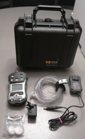 Pgm-2500 Rae Systems Pgn-2500 Qrae3 Digital Gas Detector Lel H2s Co O2 Analyzer Charger Passes Test