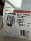 R8184M1051 Honeywell Cad Cell Relay With 24VOLT 40VA Transformer Ac 45 New. Price: $179.95.